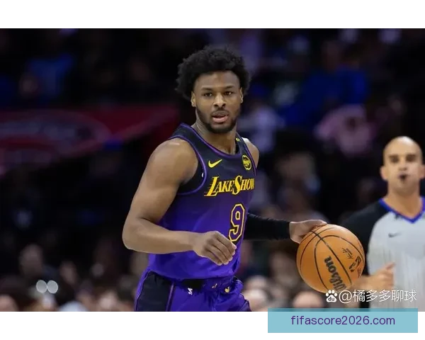 布朗尼背靠背连胜带领南湾湖人13战全胜 雷迪克称赞其努力表现